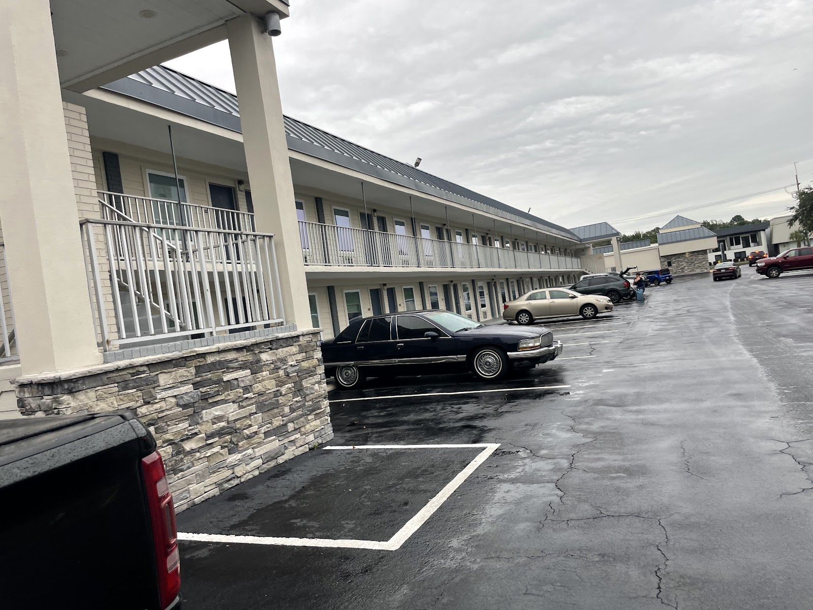 Days Inn & Suites by Wyndham Charleston Airport West — Hotel in North Charleston, Charleston, SC