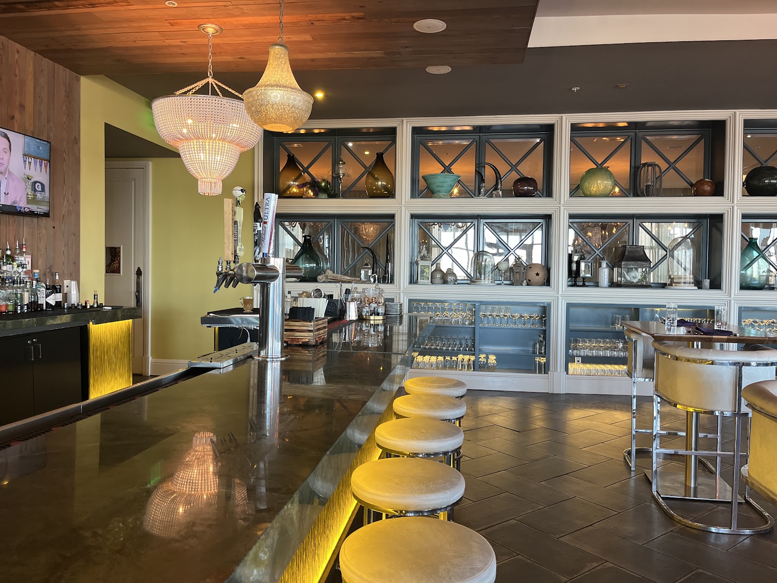 Élevé Rooftop Restaurant & Lounge — Restaurant in Downtown, Charleston, SC