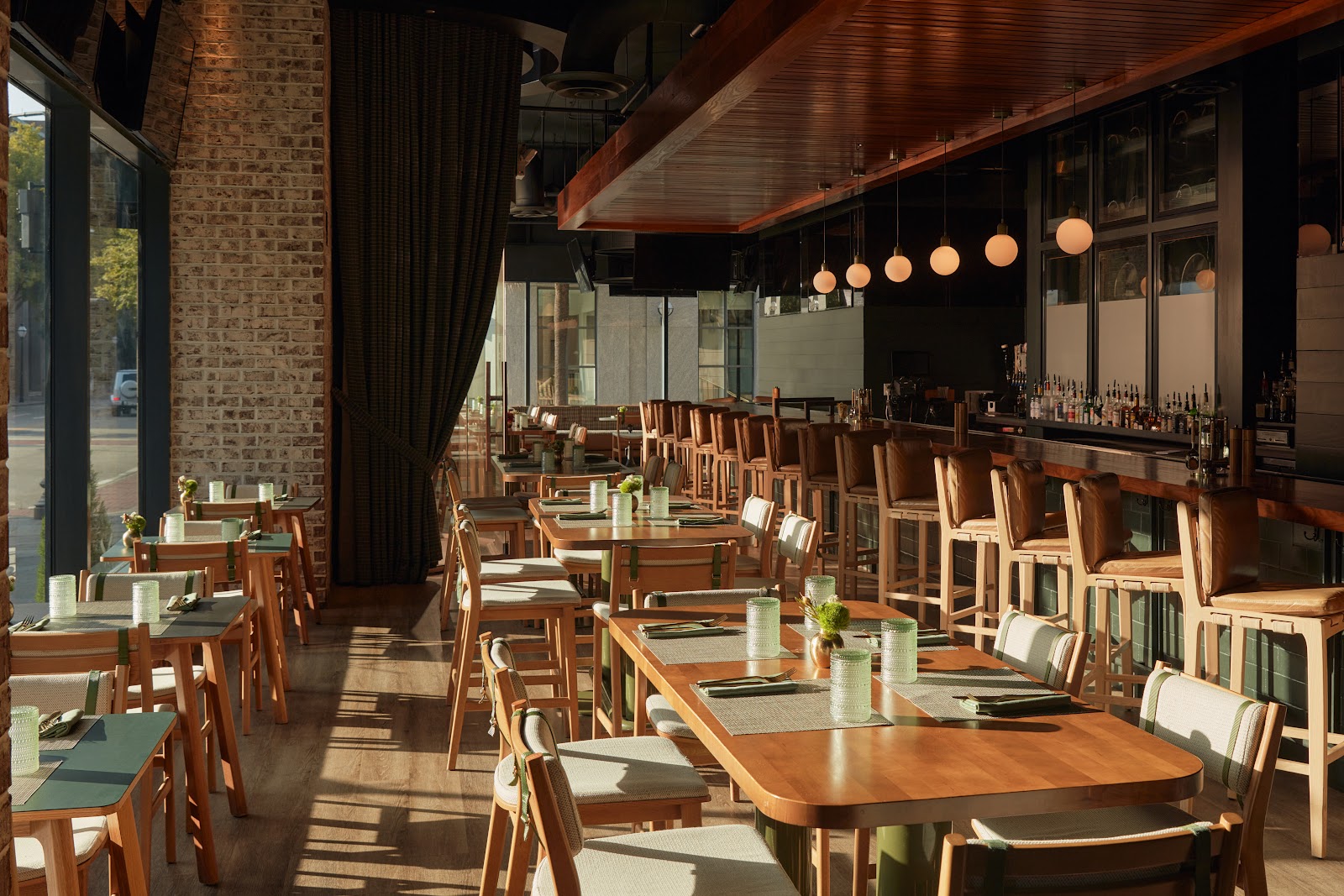 Meeting at Market — Bar in Downtown, Charleston, SC