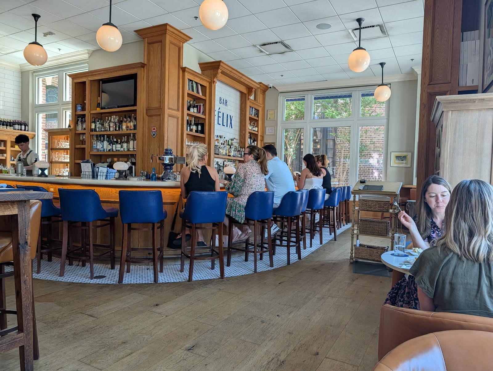 Felix Cocktails et Cuisine — Restaurants in downtown