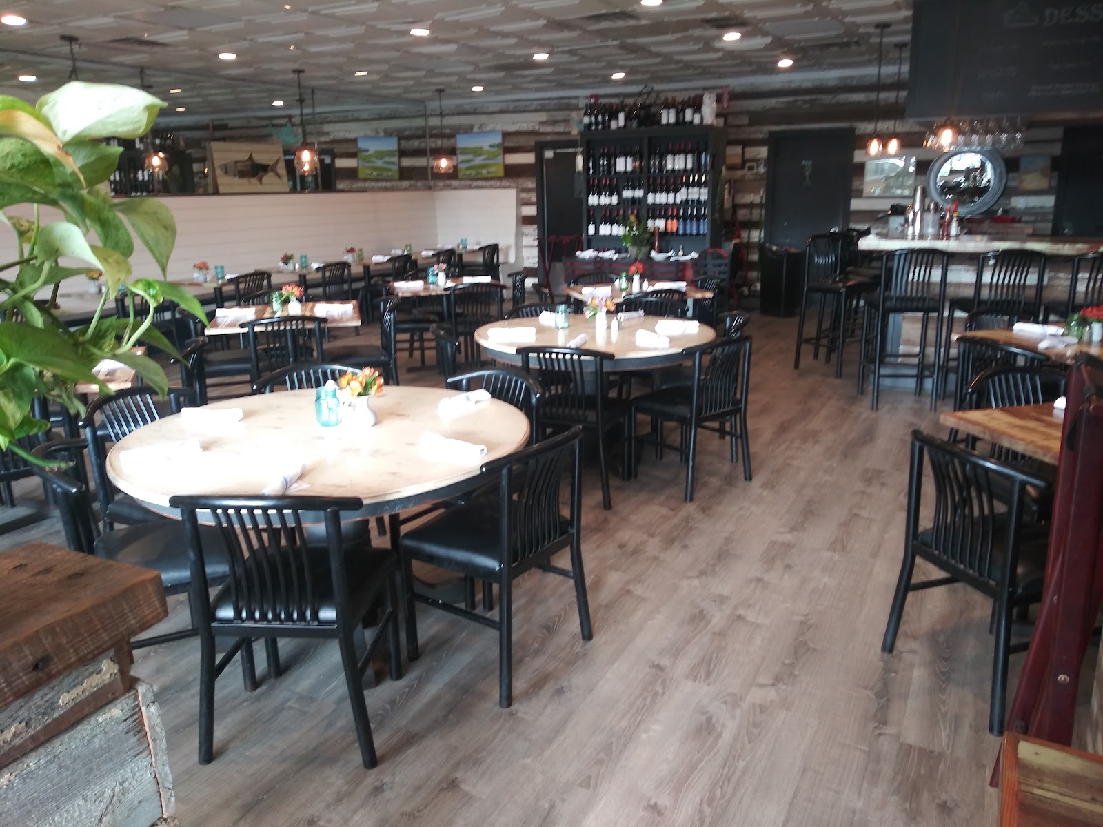 Long Island Cafe — Restaurant in Isle of Palms, Charleston, SC