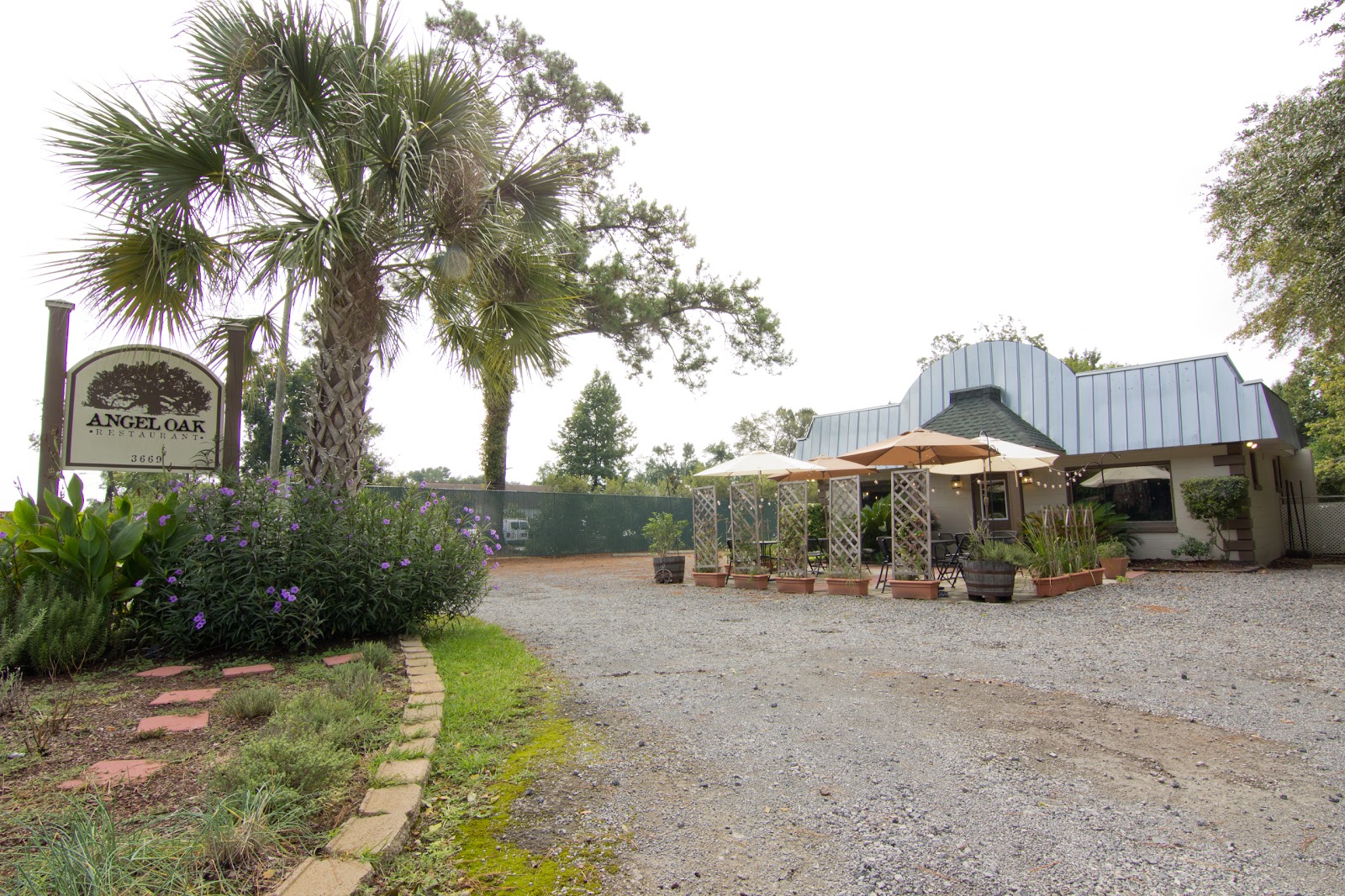 Angel Oak Restaurant and Bar — Restaurant in West Ashley, Charleston, SC